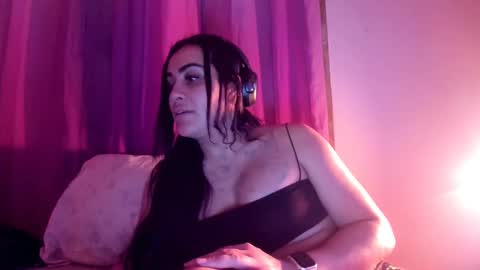 Snapshot of luisamonsterdick chatting on 02-11-25, 02:25 Luisa Monsters online show from 02-11-25, 02:25