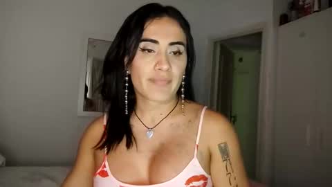 Snapshot of luisamonsterdick chatting on 09-27-25, 01:43 Luisa Monsters online show from 09-27-25, 01:43