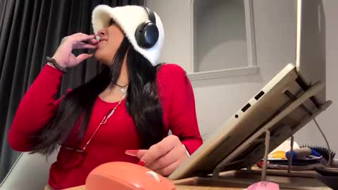 Snapshot of luisamonsterdick chatting on 10-22-25, 06:29 Luisa Monsters online show from 10-22-25, 06:29