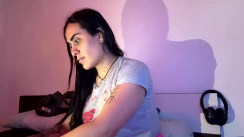 Snapshot of luisamonsterdick chatting on 11-18-25, 10:47 Luisa Monsters online show from 11-18-25, 10:47