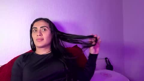 Snapshot of luisamonsterdick chatting on 11-19-25, 09:37 Luisa Monsters online show from 11-19-25, 09:37