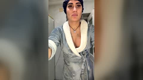 Snapshot of luisamonsterdick chatting on 12-17-25, 05:19 Luisa Monsters online show from 12-17-25, 05:19