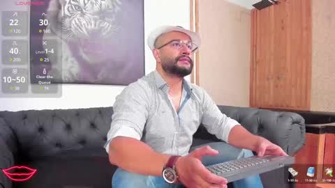 Snapshot of luke__09 chatting on 02-18-25, 11:44 LUKE online show from 02-18-25, 11:44