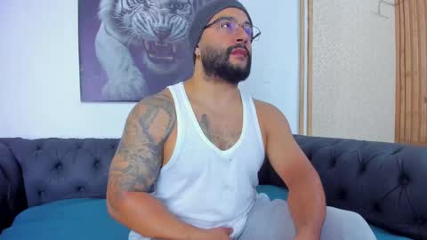 Snapshot of luke__09 chatting on 02-28-25, 11:47 LUKE online show from 02-28-25, 11:47