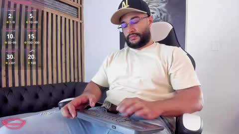 Snapshot of luke__09 chatting on 03-06-25, 11:36 LUKE online show from 03-06-25, 11:36