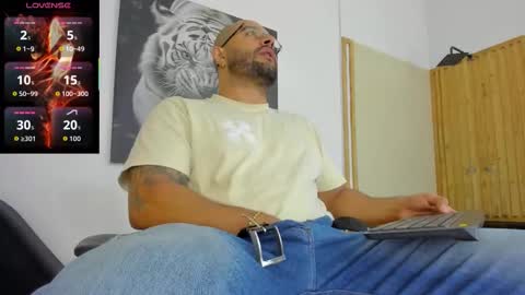 Snapshot of luke__09 chatting on 09-20-25, 11:33 LUKE online show from 09-20-25, 11:33