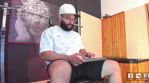 Snapshot of luke__09 chatting on 05-10-26, 11:48 LUKE online show from 05-10-26, 11:48