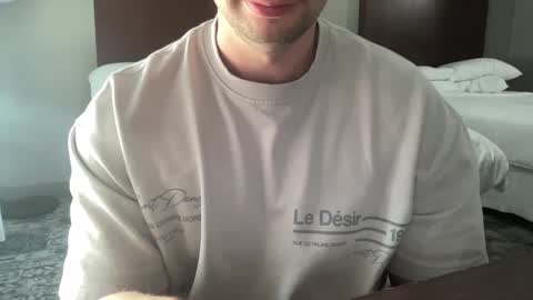 Snapshot of luke_bubblebutt chatting on 09-22-25, 04:42 Luke online show from 09-22-25, 04:42