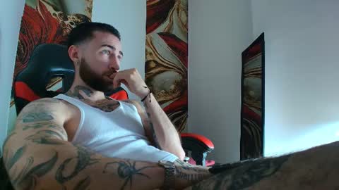 Snapshot of luke_davis01 chatting on 07-28-26, 04:39 LUKE online show from 07-28-26, 04:39