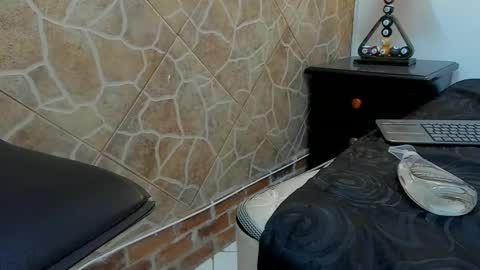 Snapshot of luke_julien chatting on 03-12-25, 11:42 Luke Julien online show from 03-12-25, 11:42