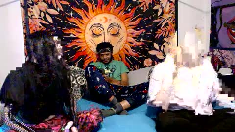 Snapshot of luke_to_lucy chatting on 02-10-25, 04:58 Lucy online show from 02-10-25, 04:58