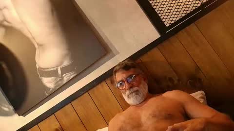 Snapshot of lukecrews chatting on 01-28-25, 02:32 Luke Crews online show from 01-28-25, 02:32