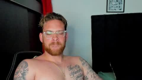 Snapshot of lukeglanton17 chatting on 01-05-25, 10:29 Luke online show from 01-05-25, 10:29