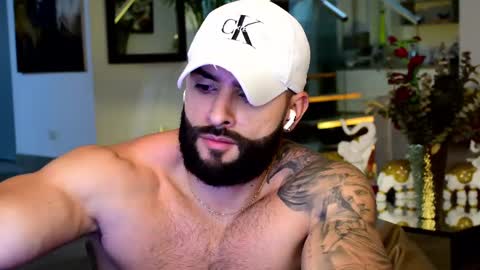 Snapshot of lukhass chatting on 02-26-25, 01:53 Lukhas f4f online show from 02-26-25, 01:53