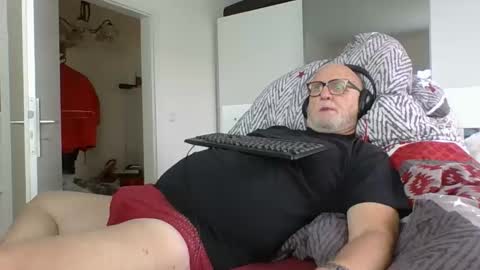 Snapshot of luley58 chatting on 10-13-25, 06:24 luley58 online show from 10-13-25, 06:24