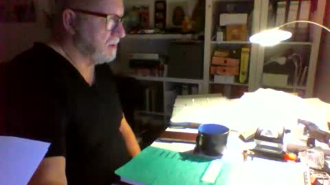 Snapshot of luley58 chatting on 12-17-25, 06:30 luley58 online show from 12-17-25, 06:30