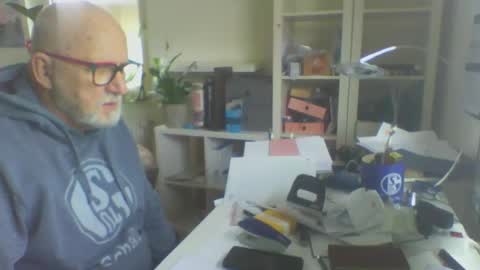 Snapshot of luley58 chatting on 05-12-26, 09:39 luley58 online show from 05-12-26, 09:39