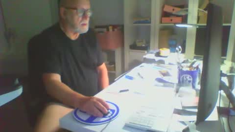 Snapshot of luley58 chatting on 06-01-26, 02:24 luley58 online show from 06-01-26, 02:24