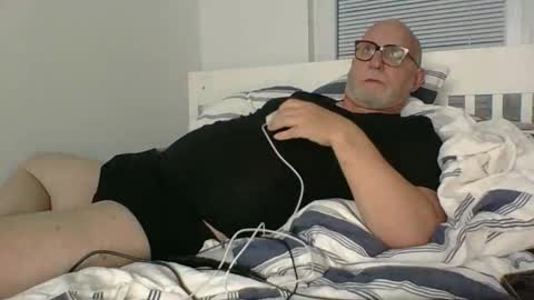 Snapshot of luley58 chatting on 06-04-26, 08:26 luley58 online show from 06-04-26, 08:26