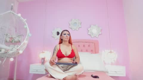 Snapshot of lulijones chatting on 09-28-25, 01:16 Luli Jones online show from 09-28-25, 01:16