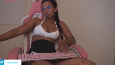 Snapshot of lulitauwu chatting on 10-22-25, 04:02 lulitauwu online show from 10-22-25, 04:02