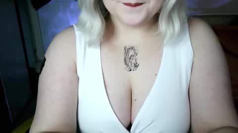 Snapshot of lulovia chatting on 02-19-26, 09:22 lulovia online show from 02-19-26, 09:22