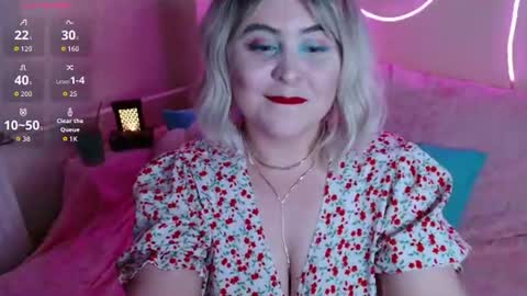 Snapshot of lulovia chatting on 06-25-26, 10:36 lulovia online show from 06-25-26, 10:36