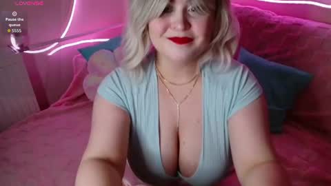 Snapshot of lulovia chatting on 07-04-26, 10:27 lulovia online show from 07-04-26, 10:27