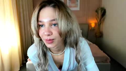 Snapshot of lulualise chatting on 05-05-26, 01:52 Alise online show from 05-05-26, 01:52