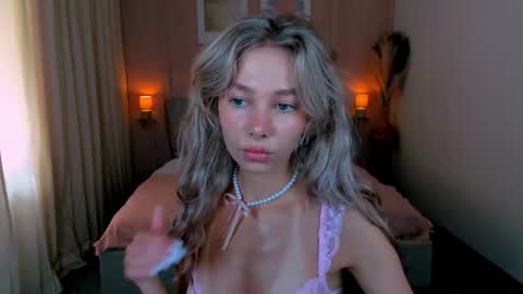 Snapshot of lulualise chatting on 05-17-26, 01:18 Alise online show from 05-17-26, 01:18