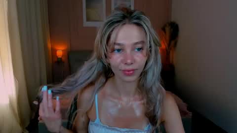 Snapshot of lulualise chatting on 05-25-26, 01:17 Alise online show from 05-25-26, 01:17
