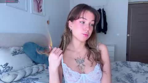 Snapshot of luluberryx chatting on 06-19-26, 02:16 lulu berry online show from 06-19-26, 02:16