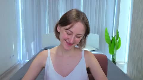 Lily online show from 10-05-25, 10:46