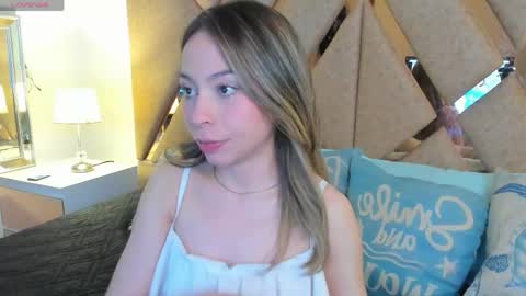 Snapshot of luluuberry chatting on 06-01-26, 07:37 luluuberry online show from 06-01-26, 07:37