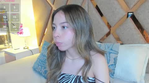 Snapshot of luluuberry chatting on 06-06-26, 08:35 luluuberry online show from 06-06-26, 08:35