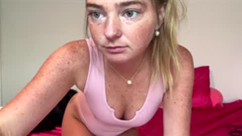 Snapshot of luluxoxo3 chatting on 06-09-26, 03:45 Lulu online show from 06-09-26, 03:45