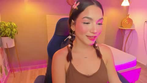 Snapshot of luma_sky chatting on 09-23-25, 02:58 L U M A online show from 09-23-25, 02:58