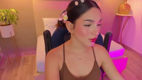 Snapshot of luma_sky chatting on 10-02-25, 02:40 L U M A online show from 10-02-25, 02:40