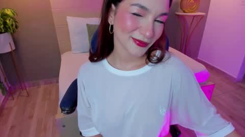 Snapshot of luma_sky chatting on 10-25-25, 04:53 L U M A online show from 10-25-25, 04:53