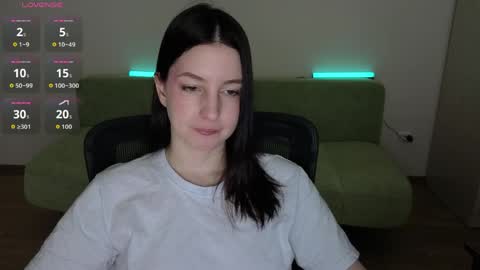 Snapshot of lumina_dark chatting on 05-27-26, 02:25 Lumi online show from 05-27-26, 02:25