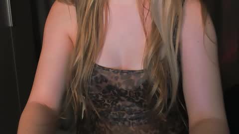 Snapshot of luna1vibe chatting on 12-13-25, 10:15 luna1vibe online show from 12-13-25, 10:15