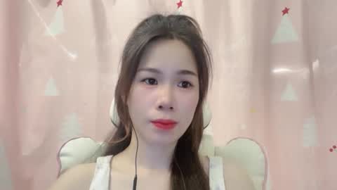 Snapshot of luna4739 chatting on 05-18-26, 01:56 Luna online show from 05-18-26, 01:56