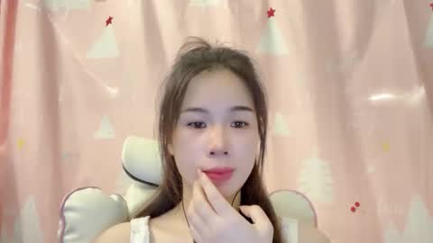 Snapshot of luna4739 chatting on 05-19-26, 02:07 Luna online show from 05-19-26, 02:07