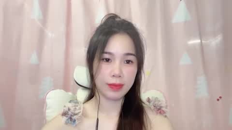 Snapshot of luna4739 chatting on 05-31-26, 05:09 Luna online show from 05-31-26, 05:09