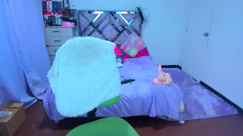 luna_analya online show from 10-22-25, 12:44