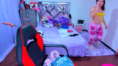 Snapshot of luna_analya chatting on 12-20-25, 12:51 luna_analya online show from 12-20-25, 12:51