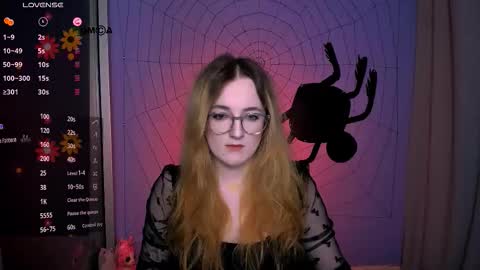 luna_berryy online show from 10-24-25, 08:27