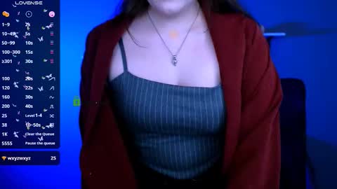 luna_berryy online show from 11-21-25, 09:13