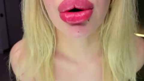 Snapshot of luna_beverly chatting on 06-17-26, 08:43 luna_beverly online show from 06-17-26, 08:43