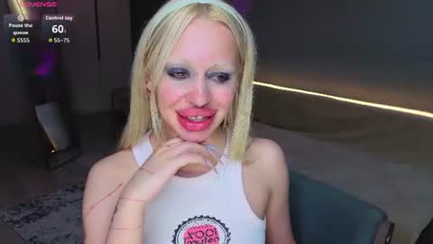 Snapshot of luna_beverly chatting on 07-16-26, 08:37 luna_beverly online show from 07-16-26, 08:37